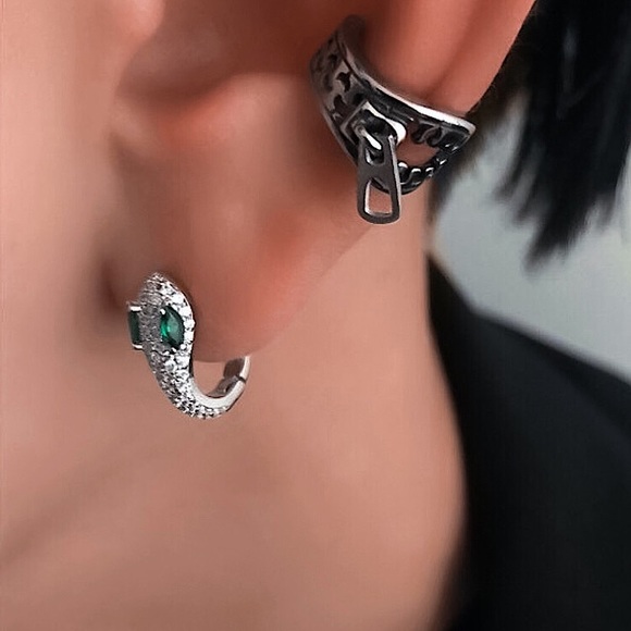 🔵𝟲𝟱%𝗢𝗙𝗙 𝗯𝘂𝗻𝗱𝗹𝗲𝘀 𝟯+🔵 NEW CZ Snake Delicate Huggies - Picture 10 of 15